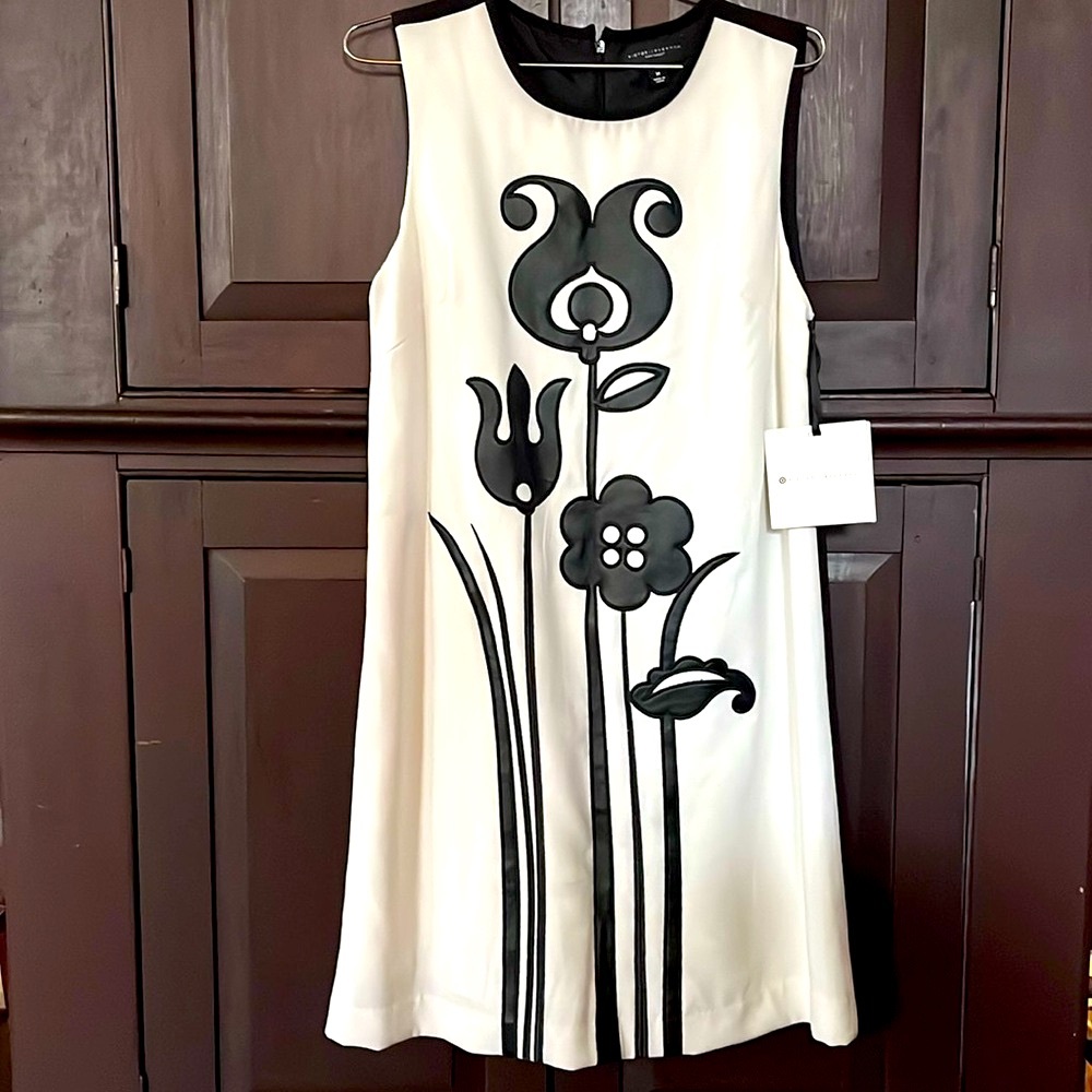Victoria Beckhem Appliquéd Dress